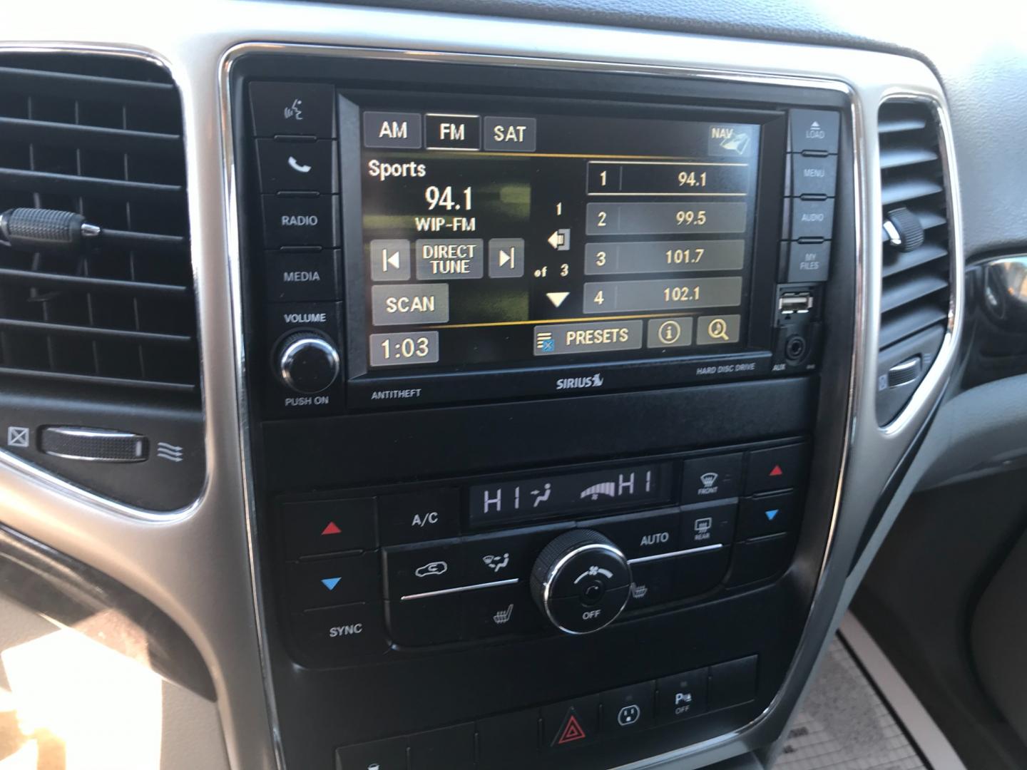 2013 White /Tan Jeep Grand Cherokee Laredo (1C4RJFAG6DC) with an 3.6 V6 engine, Automatic transmission, located at 577 Chester Pike, Prospect Park, PA, 19076, (610) 237-1015, 39.886154, -75.302338 - Photo#15